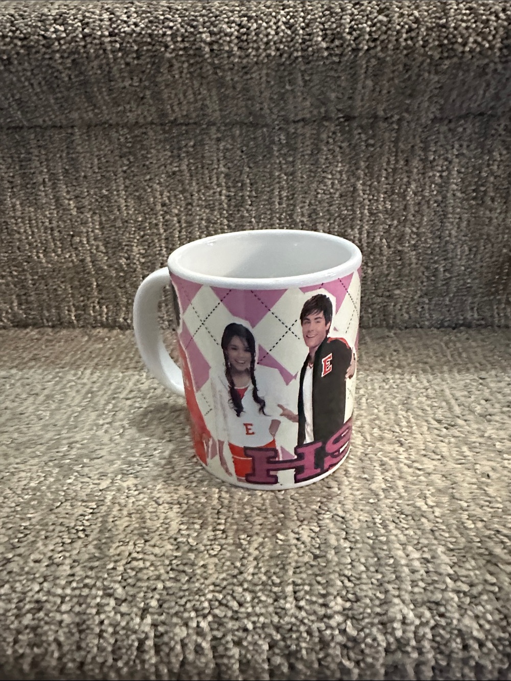 2008 Disney High School Musical mug featuring characters Zach